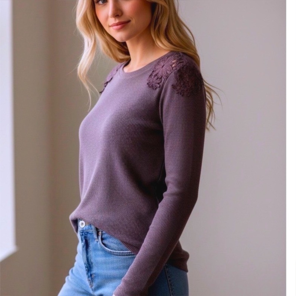 American Eagle Women Purple Thermal Knit Top Floral Crochet Lace Shoulder M Plum